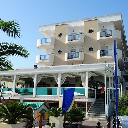 Hotel Vienna Cattolica Esterno foto