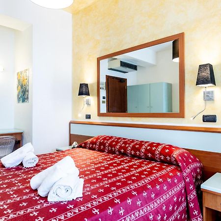 Hotel Vienna Cattolica Esterno foto