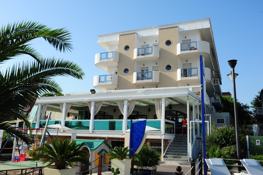 Hotel Vienna Cattolica Esterno foto