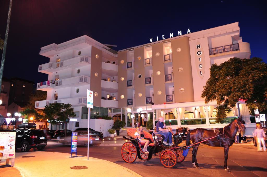 Hotel Vienna Cattolica Esterno foto