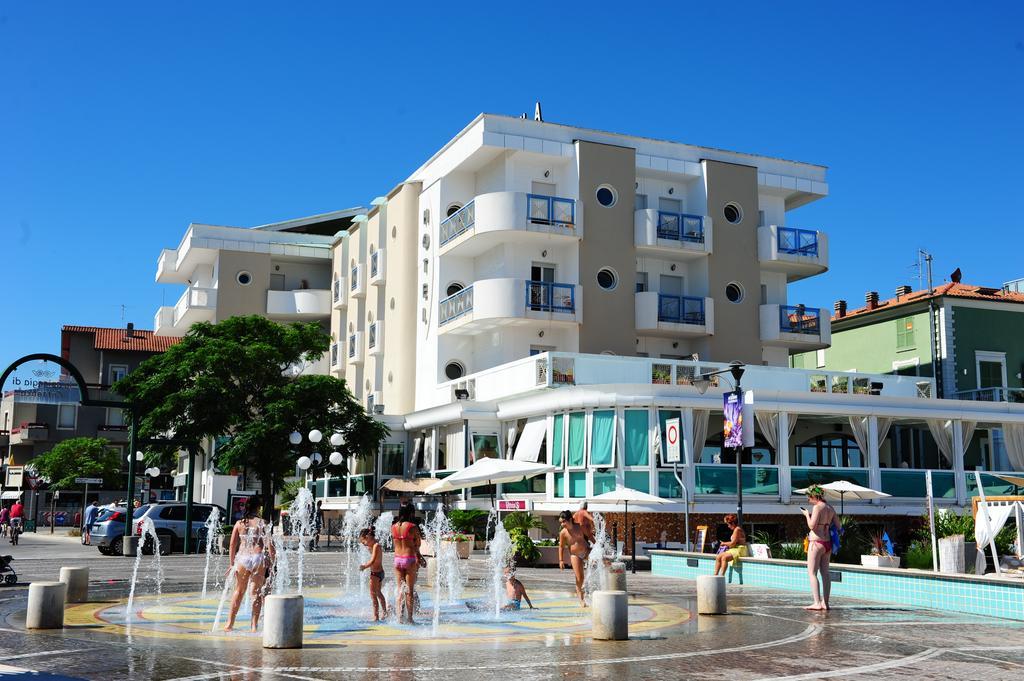 Hotel Vienna Cattolica Esterno foto
