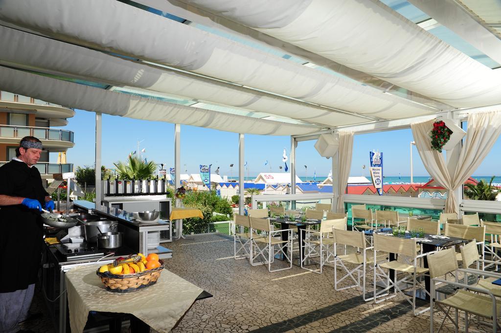 Hotel Vienna Cattolica Esterno foto