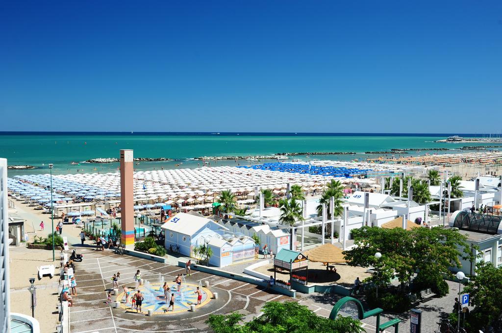 Hotel Vienna Cattolica Esterno foto