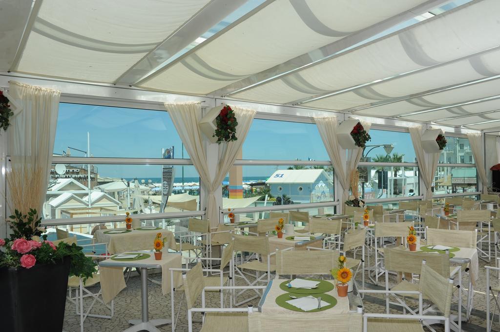 Hotel Vienna Cattolica Esterno foto