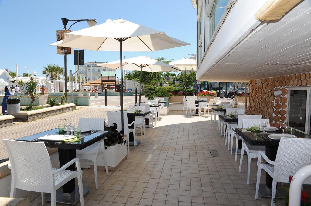 Hotel Vienna Cattolica Esterno foto