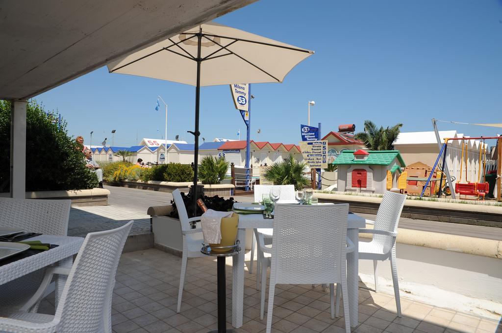 Hotel Vienna Cattolica Esterno foto