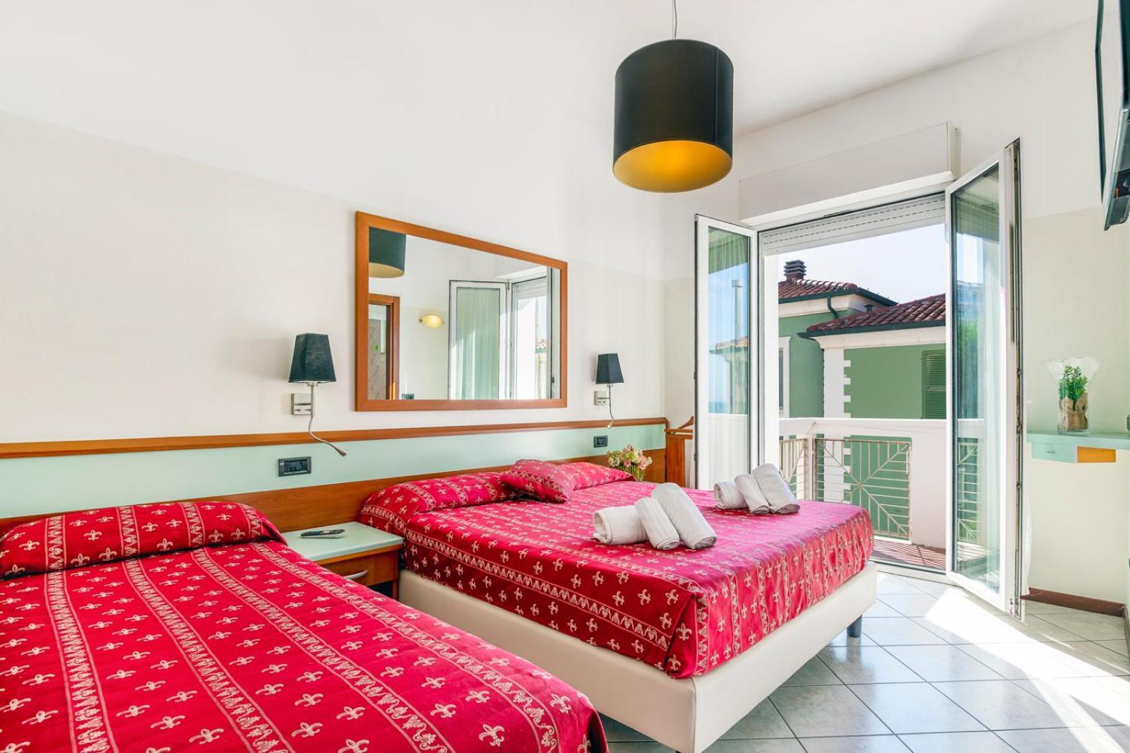 Hotel Vienna Cattolica Esterno foto