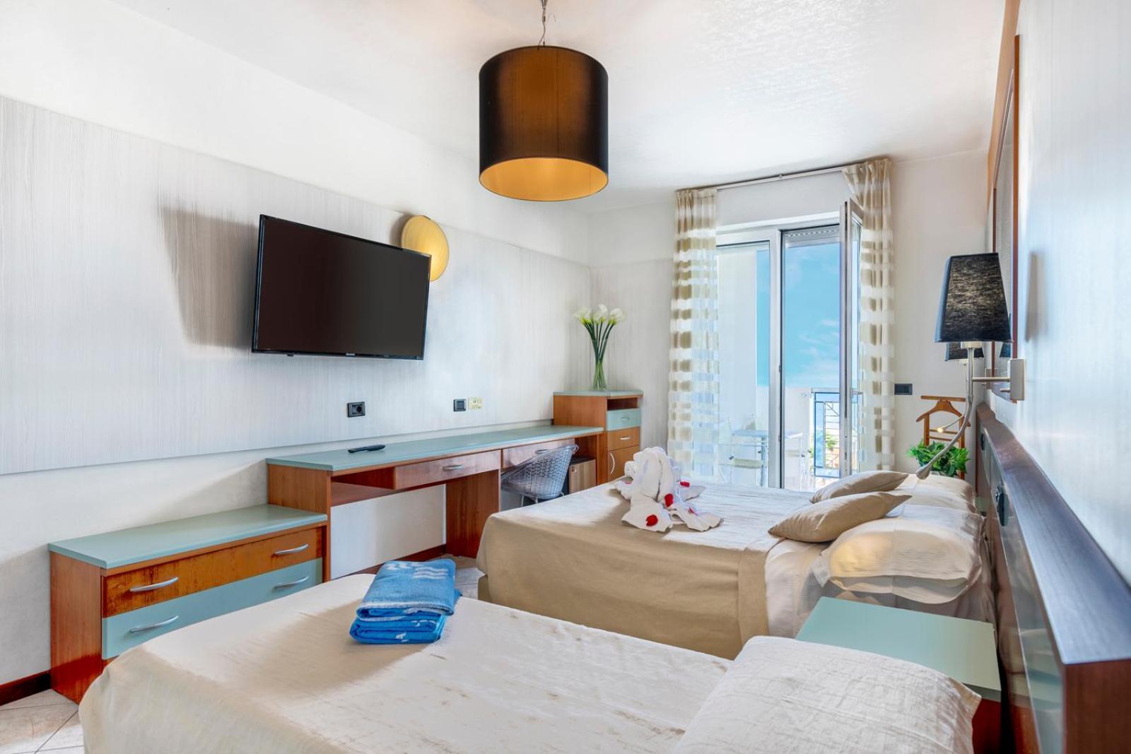 Hotel Vienna Cattolica Esterno foto