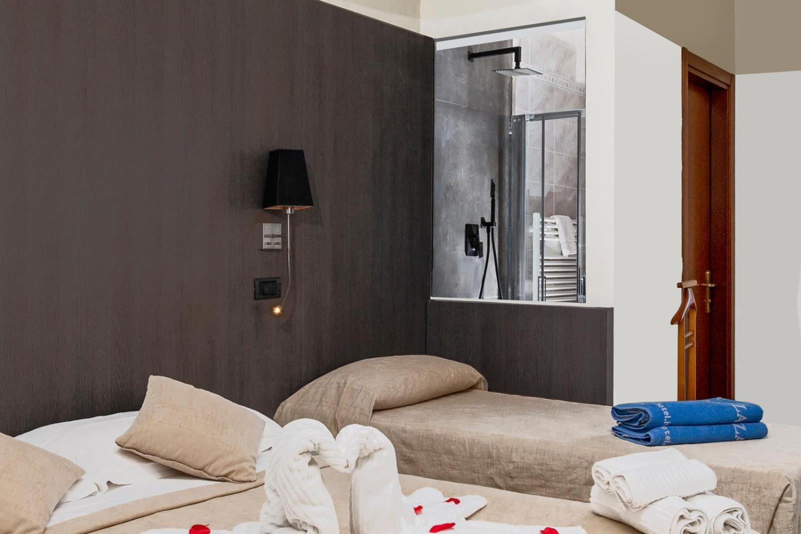 Hotel Vienna Cattolica Esterno foto