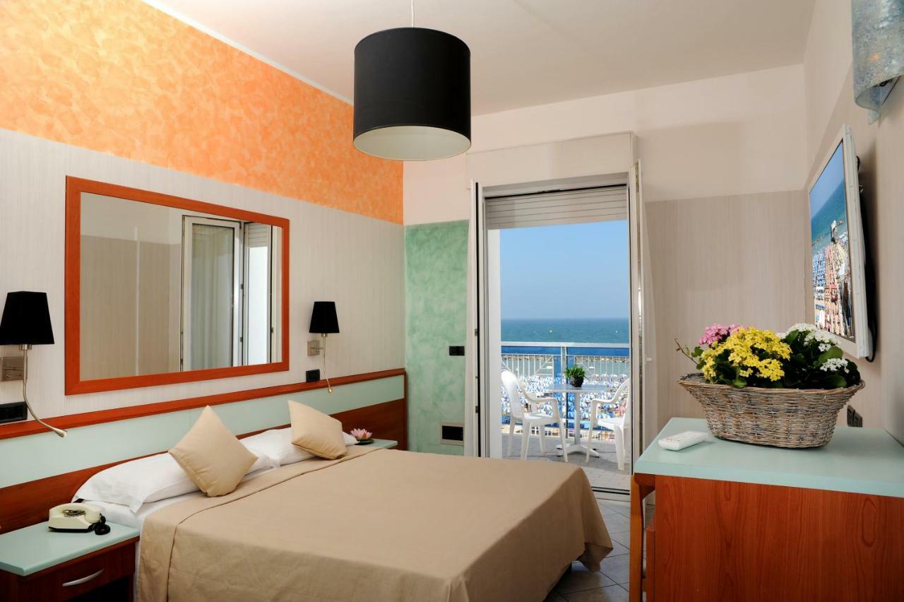Hotel Vienna Cattolica Esterno foto