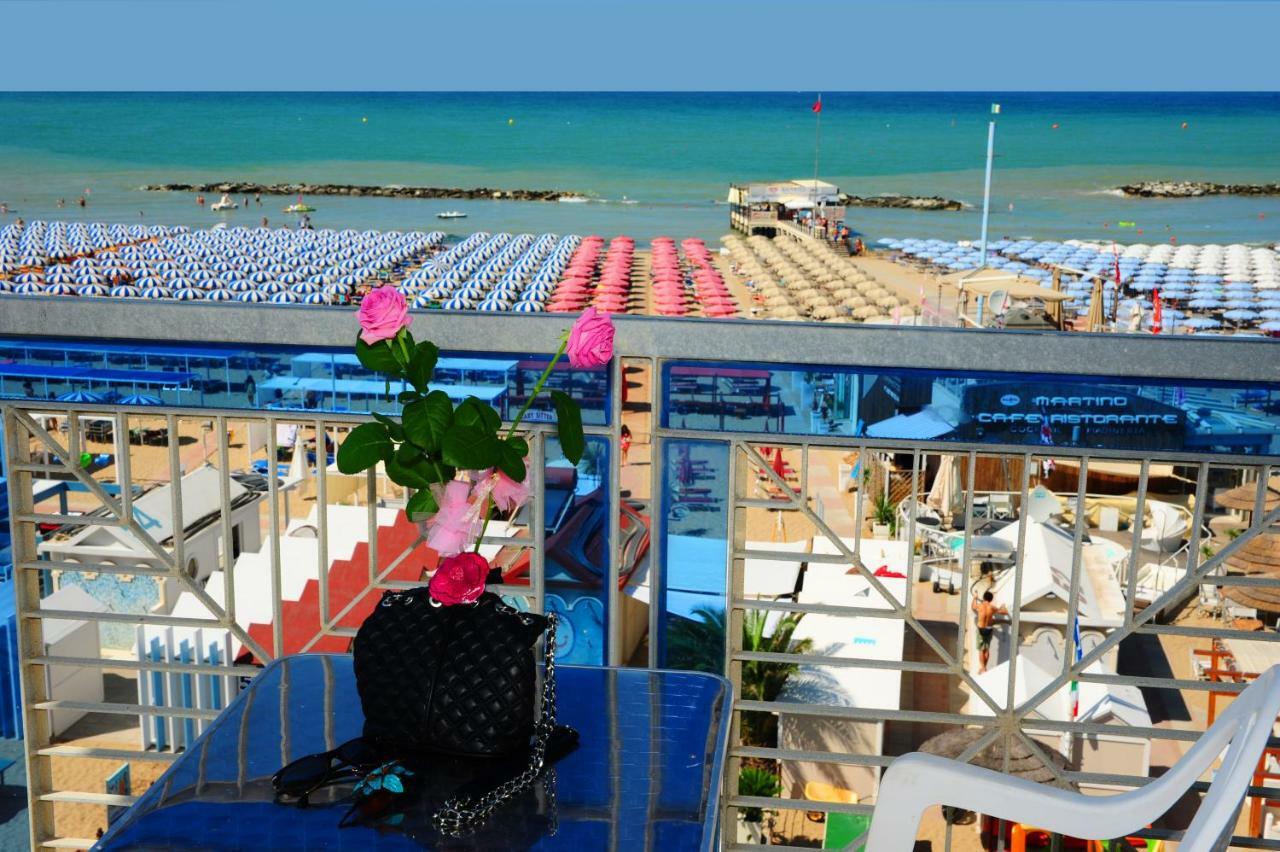 Hotel Vienna Cattolica Esterno foto