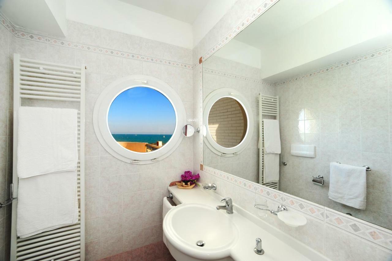 Hotel Vienna Cattolica Esterno foto