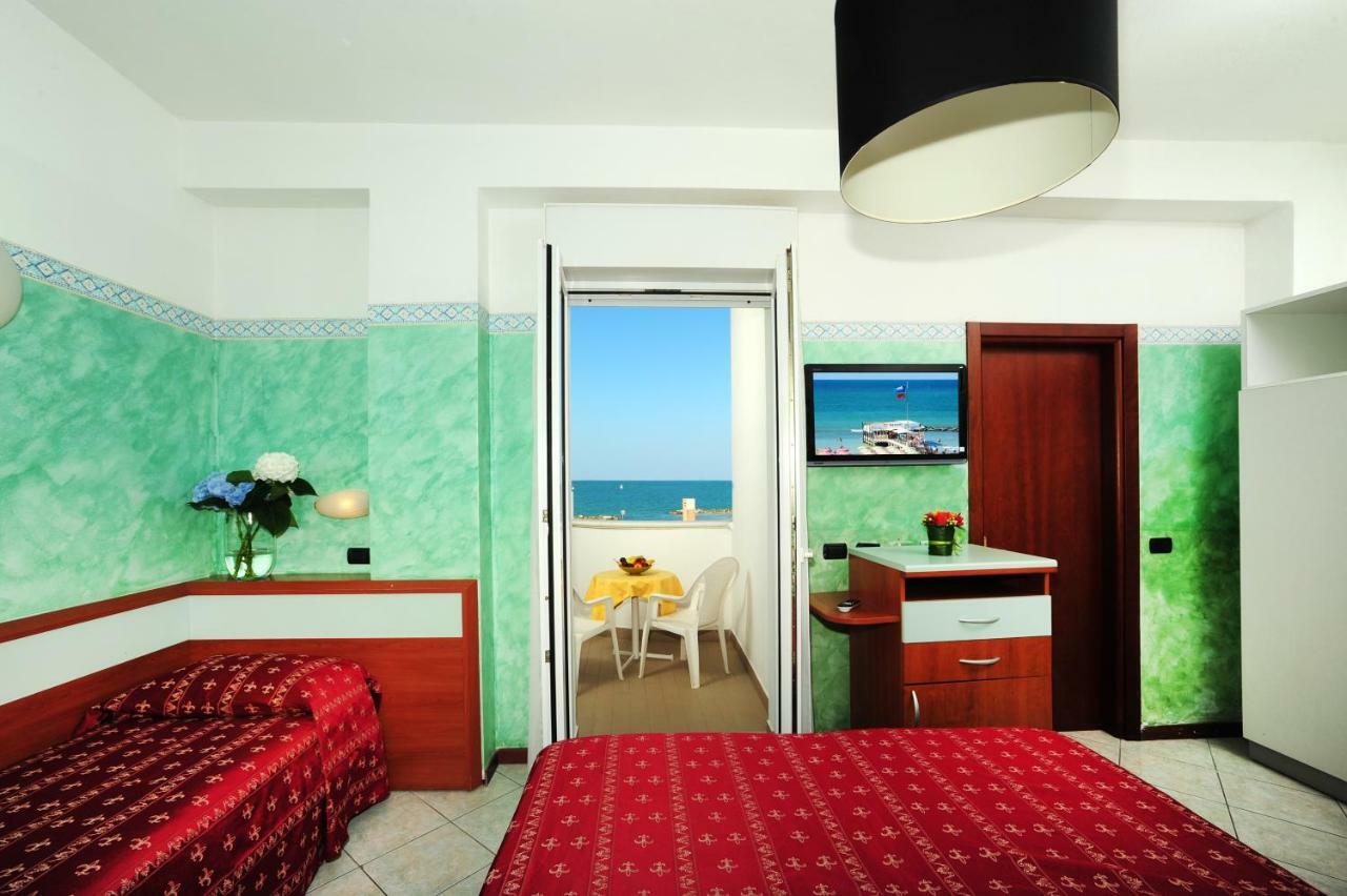 Hotel Vienna Cattolica Esterno foto