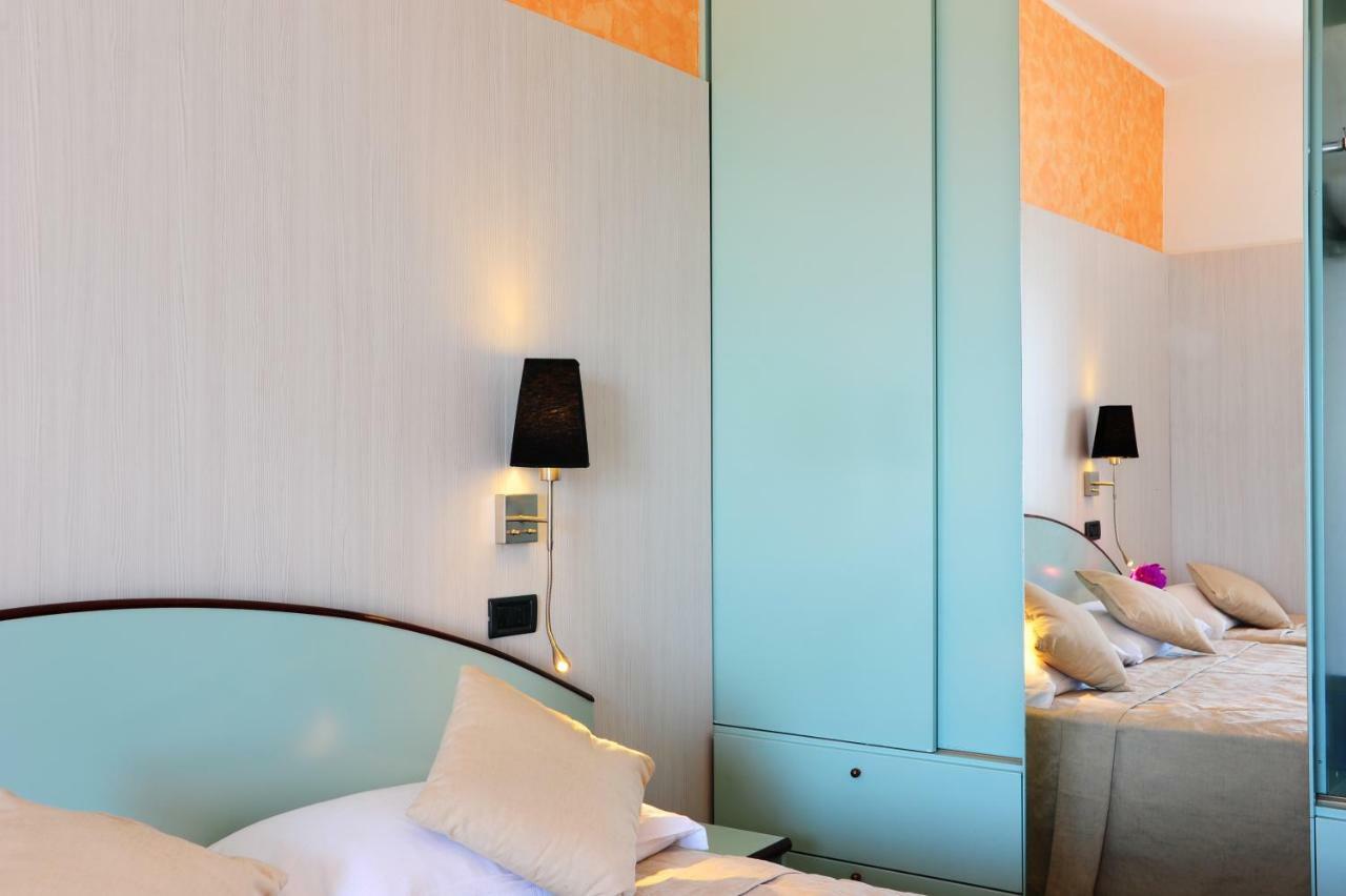 Hotel Vienna Cattolica Esterno foto